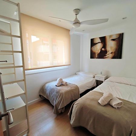 Apartamento Playa Con Piscina Parking Y 2 Habitac Castelldefels Exterior foto